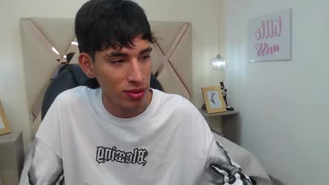 Snapshot of ferphoenix_ chatting on March 9, 12:31 pm FER PHOENIX online show from March 9, 12:31 pm