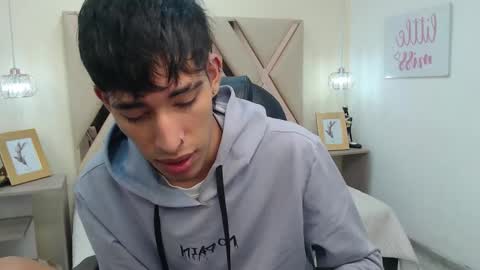 Snapshot of ferphoenix_ chatting on March 10, 3:34 am FER PHOENIX online show from March 10, 3:34 am