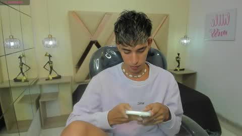 Snapshot of ferphoenix_ chatting on October 8, 3:04 am FER PHOENIX online show from October 8, 3:04 am