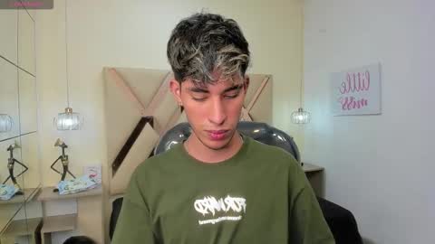 Snapshot of ferphoenix_ chatting on October 11, 4:55 am FER PHOENIX online show from October 11, 4:55 am