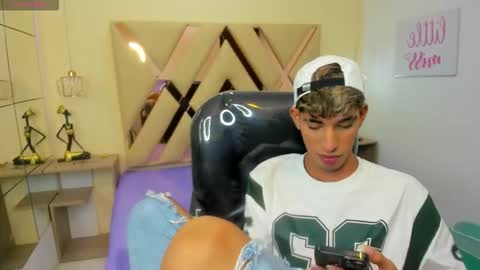 Snapshot of ferphoenix_ chatting on November 4, 4:00 am FER PHOENIX online show from November 4, 4:00 am