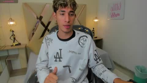 Snapshot of ferphoenix_ chatting on November 15, 4:21 am FER PHOENIX online show from November 15, 4:21 am