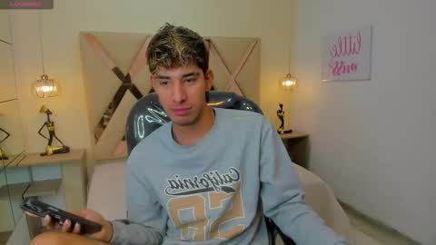 Snapshot of ferphoenix_ chatting on November 19, 3:17 am FER PHOENIX online show from November 19, 3:17 am