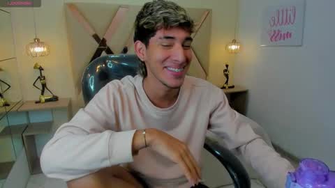 Snapshot of ferphoenix_ chatting on November 21, 3:49 am FER PHOENIX online show from November 21, 3:49 am