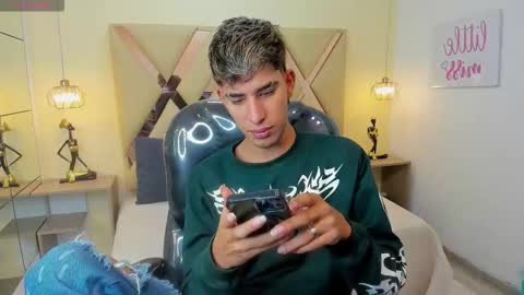 Snapshot of ferphoenix_ chatting on November 23, 3:17 am FER PHOENIX online show from November 23, 3:17 am