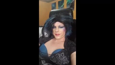 Snapshot of ferricslut chatting on December 16, 11:37 am Selenaironside online show from December 16, 11:37 am