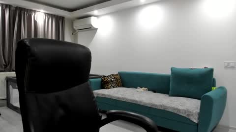 Snapshot of fetishcatalea chatting on December 1, 8:31 pm Catalea DM online show from December 1, 8:31 pm