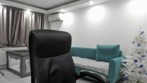 Snapshot of fetishcatalea chatting on December 3, 8:39 pm Catalea DM online show from December 3, 8:39 pm