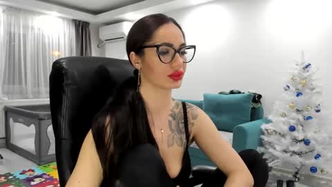Snapshot of fetishcatalea chatting on December 6, 9:13 pm Catalea DM online show from December 6, 9:13 pm