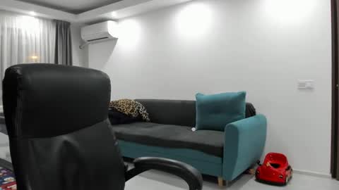 Snapshot of fetishcatalea chatting on February 5, 8:25 pm Catalea DM online show from February 5, 8:25 pm