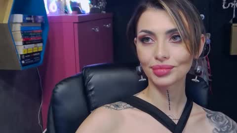 Snapshot of fetishsarah chatting on January 23, 9:18 pm Sarah online show from January 23, 9:18 pm