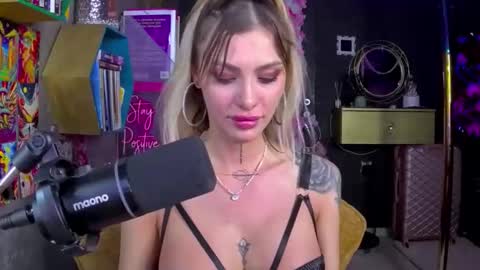 Snapshot of fetishsarah chatting on May 9, 7:52 pm Sarah online show from May 9, 7:52 pm