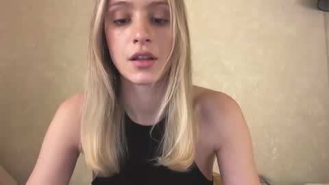 Lisa online show from December 15, 11:36 am