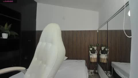 Freyja  online show from November 13, 4:50 pm