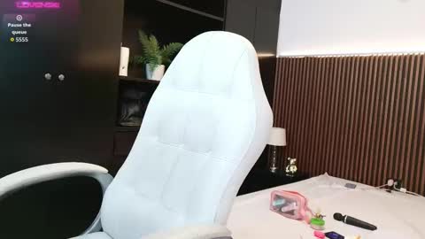 Freyja  online show from February 10, 4:22 pm