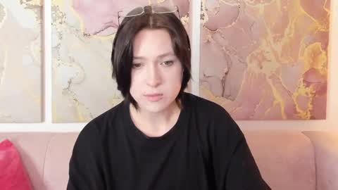 fiamoory online show from April 6, 7:53 am