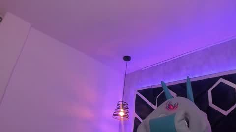   online show from February 5, 3:20 pm