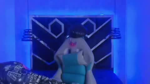   online show from March 5, 12:00 pm