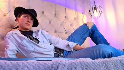   online show from November 6, 8:21 pm