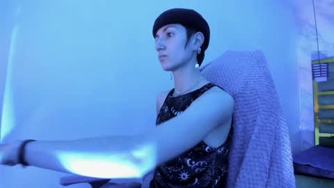   online show from February 22, 12:15 pm