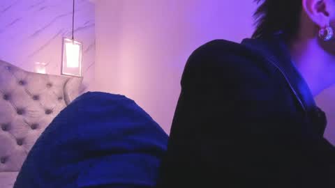   online show from March 11, 12:22 pm