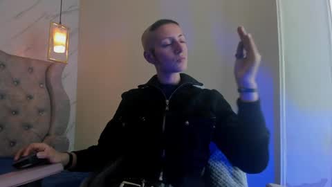   online show from April 18, 7:40 pm