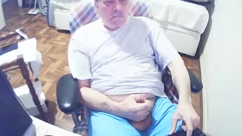 Snapshot of filhober chatting on December 12, 3:32 am filhober online show from December 12, 3:32 am