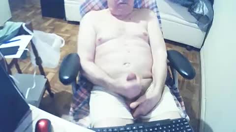 Snapshot of filhober chatting on October 17, 12:36 am filhober online show from October 17, 12:36 am