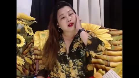 Yhen online show from April 15, 11:28 am