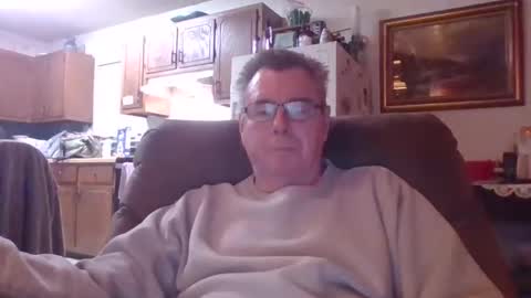 Snapshot of finderfiner chatting on May 7, 5:57 am finderfiner online show from May 7, 5:57 am