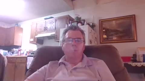 Snapshot of finderfiner chatting on May 29, 11:58 pm finderfiner online show from May 29, 11:58 pm