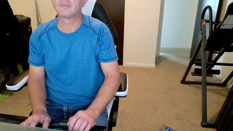 Snapshot of finding_ross chatting on November 2, 9:06 pm Ross online show from November 2, 9:06 pm