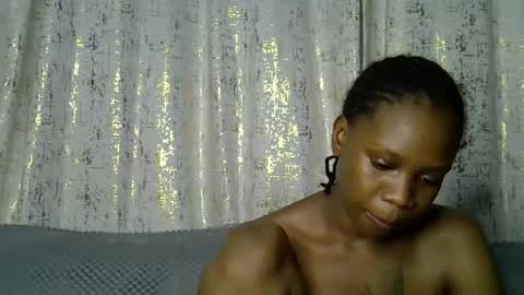 Snapshot of fine_queen12 chatting on March 31, 11:43 am fine_queen12 online show from March 31, 11:43 am