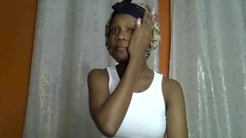 Snapshot of fine_queen12 chatting on April 5, 12:46 pm fine_queen12 online show from April 5, 12:46 pm