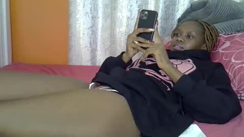 Snapshot of fine_queen12 chatting on April 9, 9:42 pm fine_queen12 online show from April 9, 9:42 pm