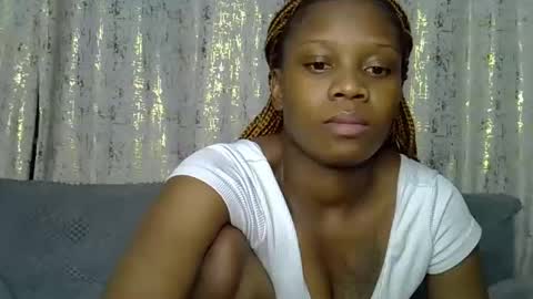 Snapshot of fine_queen12 chatting on April 20, 5:48 pm fine_queen12 online show from April 20, 5:48 pm