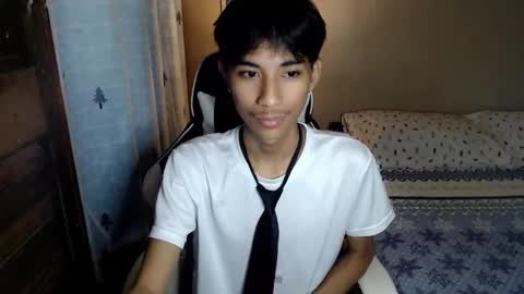 Snapshot of fineboii_rey18 chatting on September 14, 2:16 pm fineboii_rey18 online show from September 14, 2:16 pm