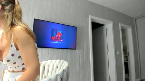 FinestChantilly online show from October 16, 3:18 am