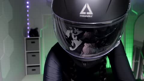 finleyfae online show from January 27, 6:31 pm