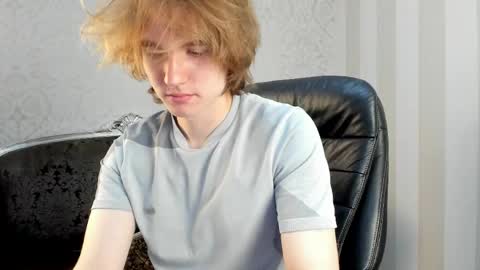 Snapshot of finnbev chatting on June 3, 5:43 am finnbev online show from June 3, 5:43 am