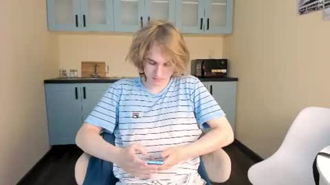 Snapshot of finnbev chatting on July 4, 8:37 pm finnbev online show from July 4, 8:37 pm