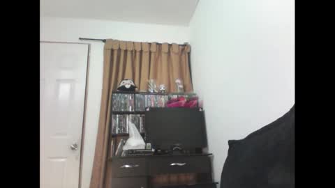 Snapshot of finnky1 chatting on October 25, 8:55 am finnky1 online show from October 25, 8:55 am