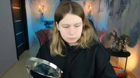 Snapshot of fioramarmoris chatting on December 26, 9:01 am fiora online show from December 26, 9:01 am