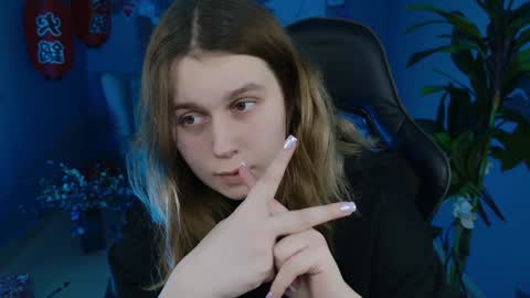 Snapshot of fioramarmoris chatting on December 27, 2:33 pm fiora online show from December 27, 2:33 pm