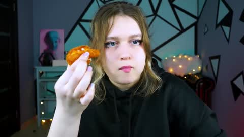 Snapshot of fioramarmoris chatting on December 28, 12:03 pm fiora online show from December 28, 12:03 pm