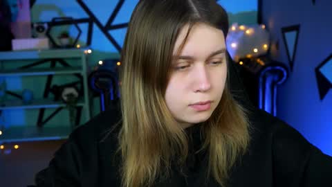 Snapshot of fioramarmoris chatting on January 3, 5:17 am fiora online show from January 3, 5:17 am