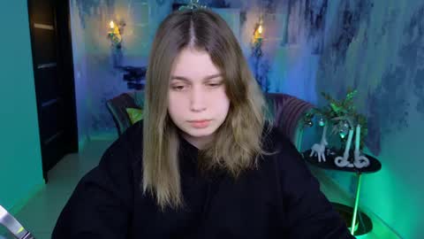 Snapshot of fioramarmoris chatting on January 4, 5:05 am fiora online show from January 4, 5:05 am