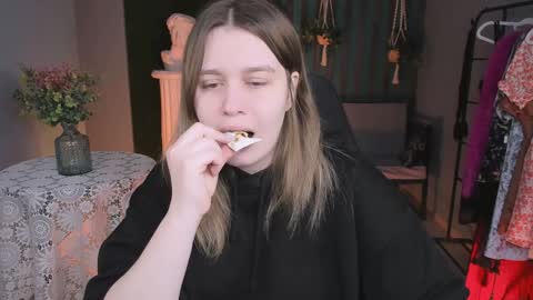 Snapshot of fioramarmoris chatting on January 12, 5:03 am fiora online show from January 12, 5:03 am