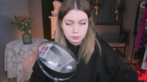 Snapshot of fioramarmoris chatting on January 12, 8:04 am fiora online show from January 12, 8:04 am