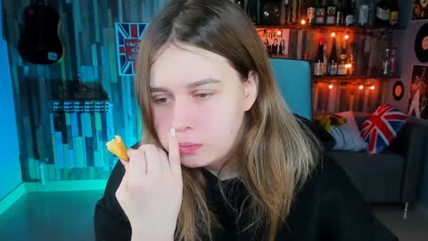 Snapshot of fioramarmoris chatting on January 18, 6:03 am fiora online show from January 18, 6:03 am